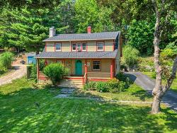 261 Edgewater Street Mahone Bay, NS B0J 2E0