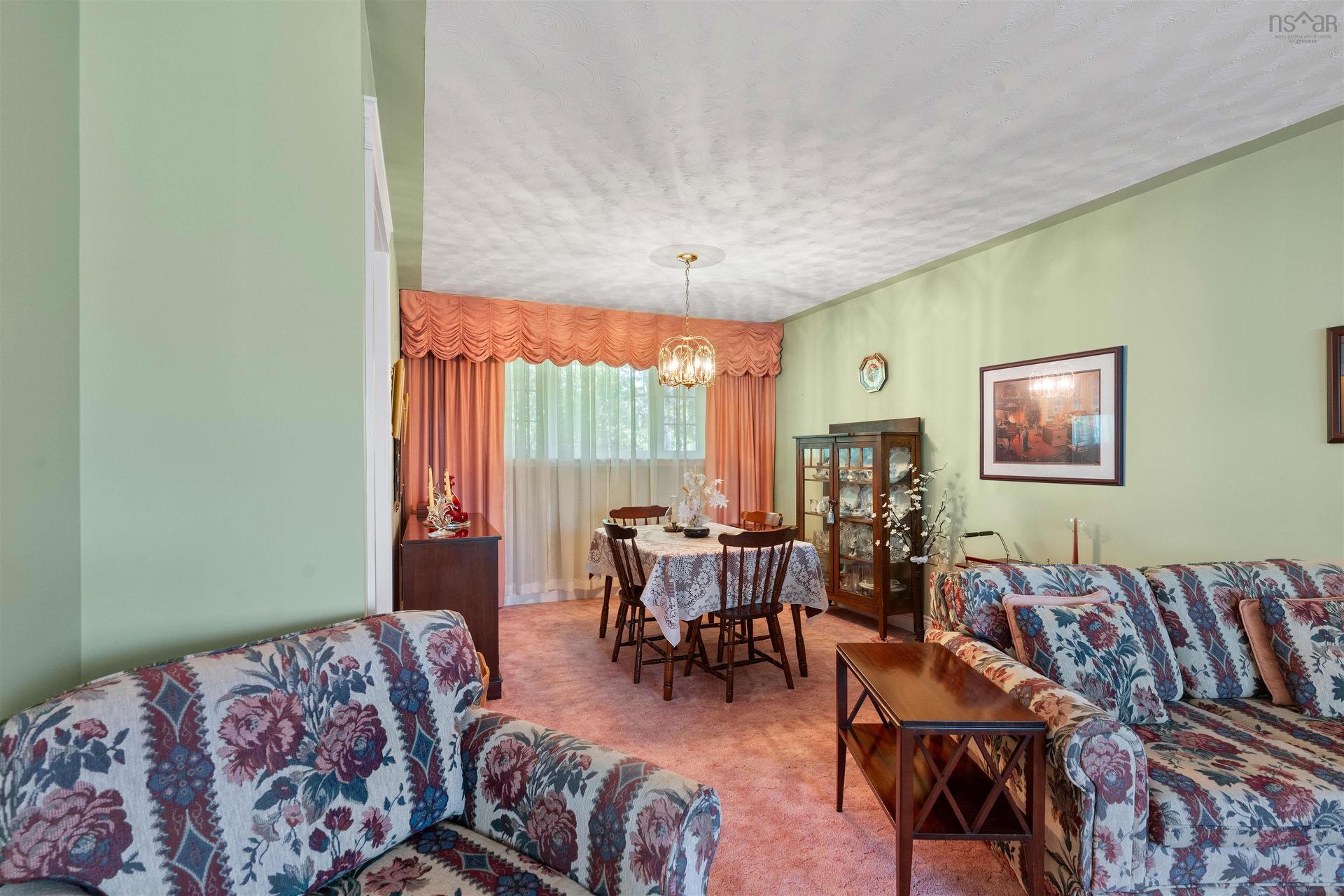 39 Robert Drive, Dartmouth, NS - Indoor Photo Showing Living Room
