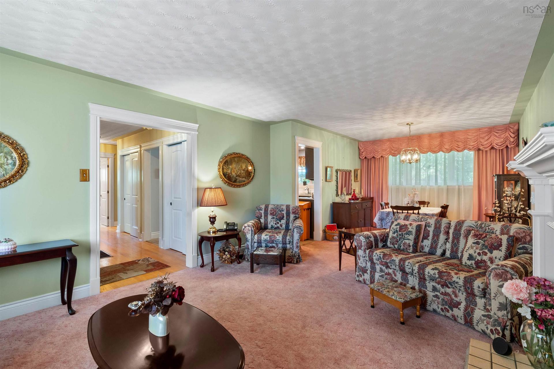 39 Robert Drive, Dartmouth, NS - Indoor Photo Showing Living Room
