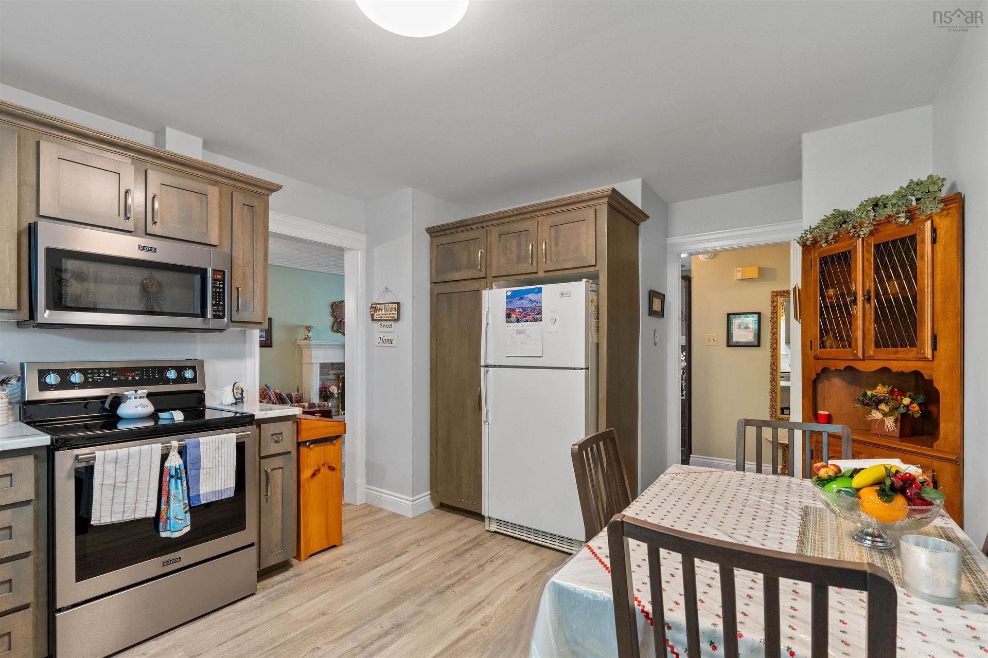 39 Robert Drive, Dartmouth, NS - Indoor Photo Showing Kitchen