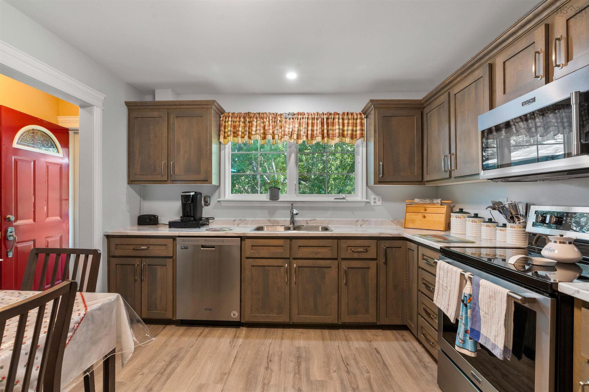 39 Robert Drive, Dartmouth, NS - Indoor Photo Showing Kitchen With Double Sink