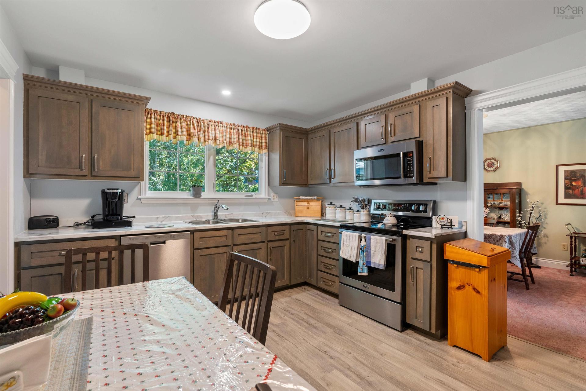 39 Robert Drive, Dartmouth, NS - Indoor Photo Showing Kitchen With Double Sink