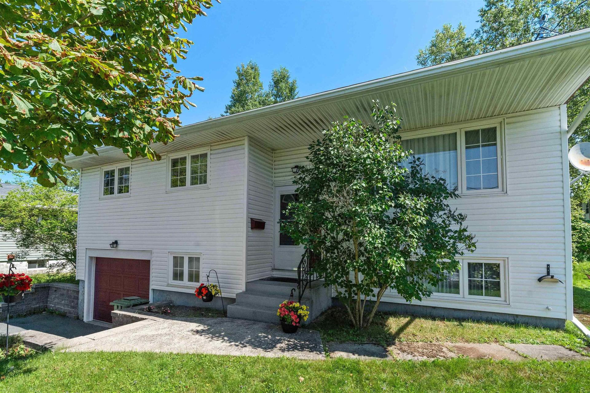 39 Robert Drive, Dartmouth, NS - Outdoor With Exterior