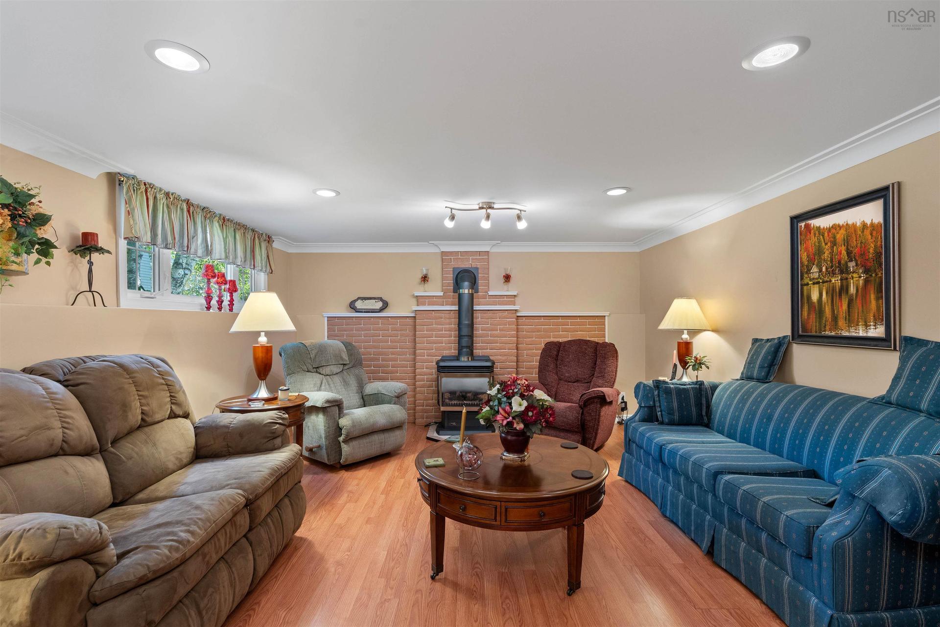 39 Robert Drive, Dartmouth, NS - Indoor Photo Showing Living Room