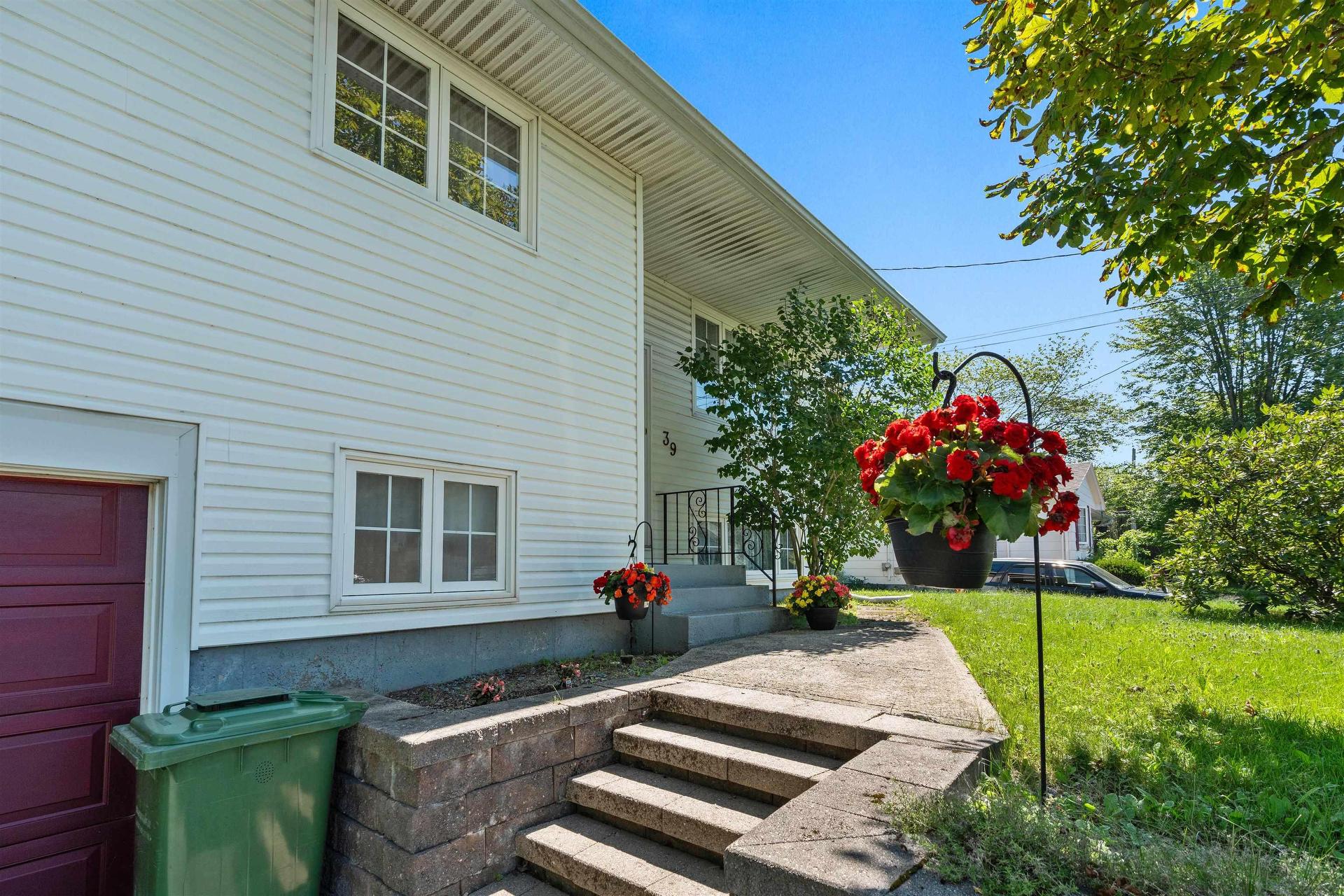 39 Robert Drive, Dartmouth, NS - Outdoor
