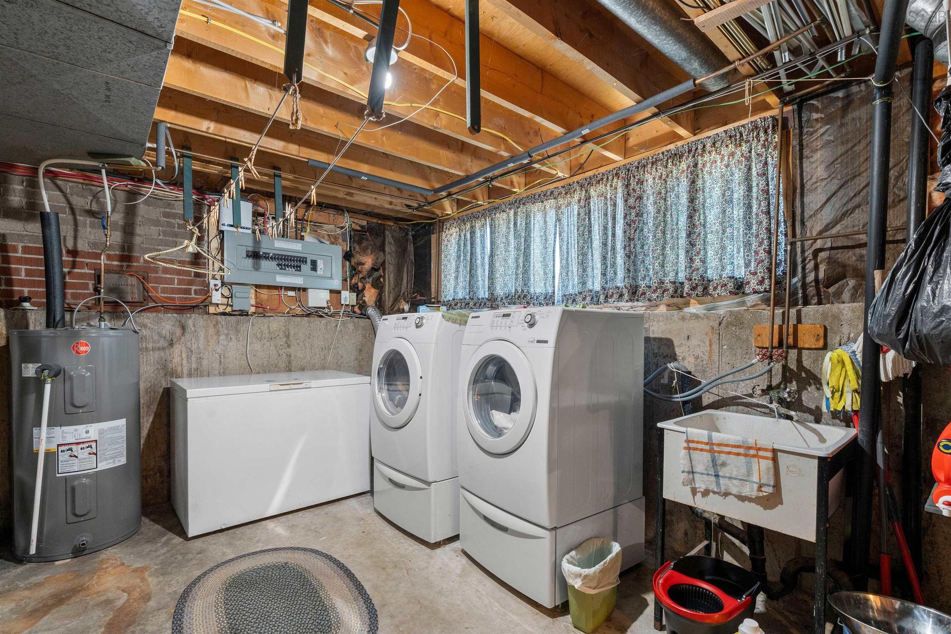 39 Robert Drive, Dartmouth, NS - Indoor Photo Showing Laundry Room
