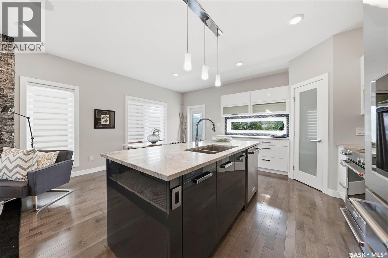 130 Boykowich Bend, Saskatoon, SK - Indoor Photo Showing Kitchen With Double Sink With Upgraded Kitchen
