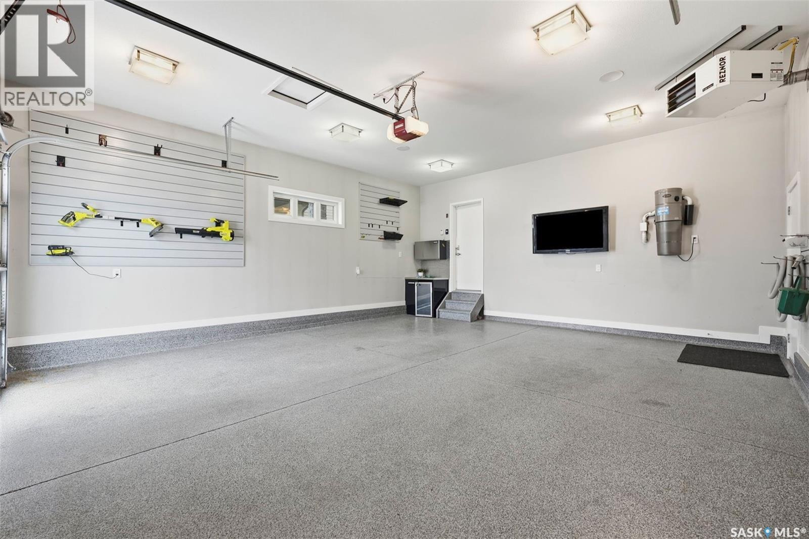 130 Boykowich Bend, Saskatoon, SK - Indoor Photo Showing Garage