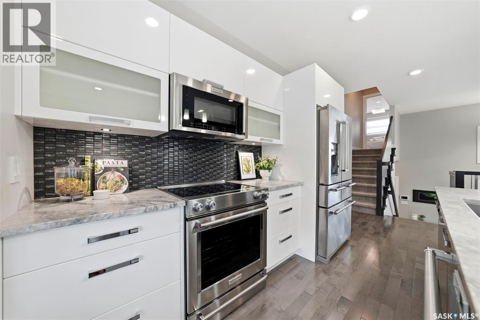130 Boykowich Bend, Saskatoon, SK - Indoor Photo Showing Kitchen With Stainless Steel Kitchen With Upgraded Kitchen