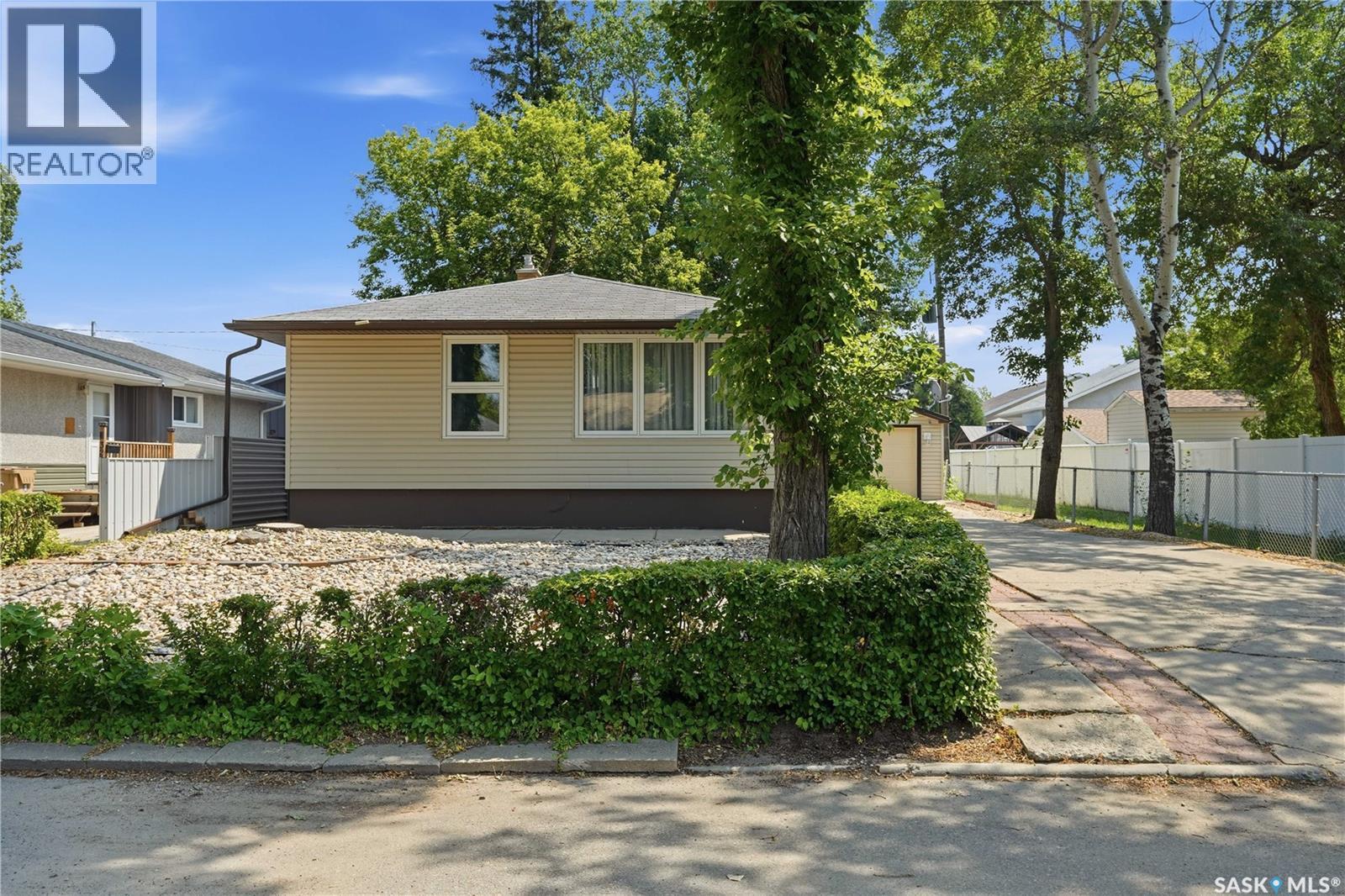 323 Toronto Street N, Regina, SK - Outdoor
