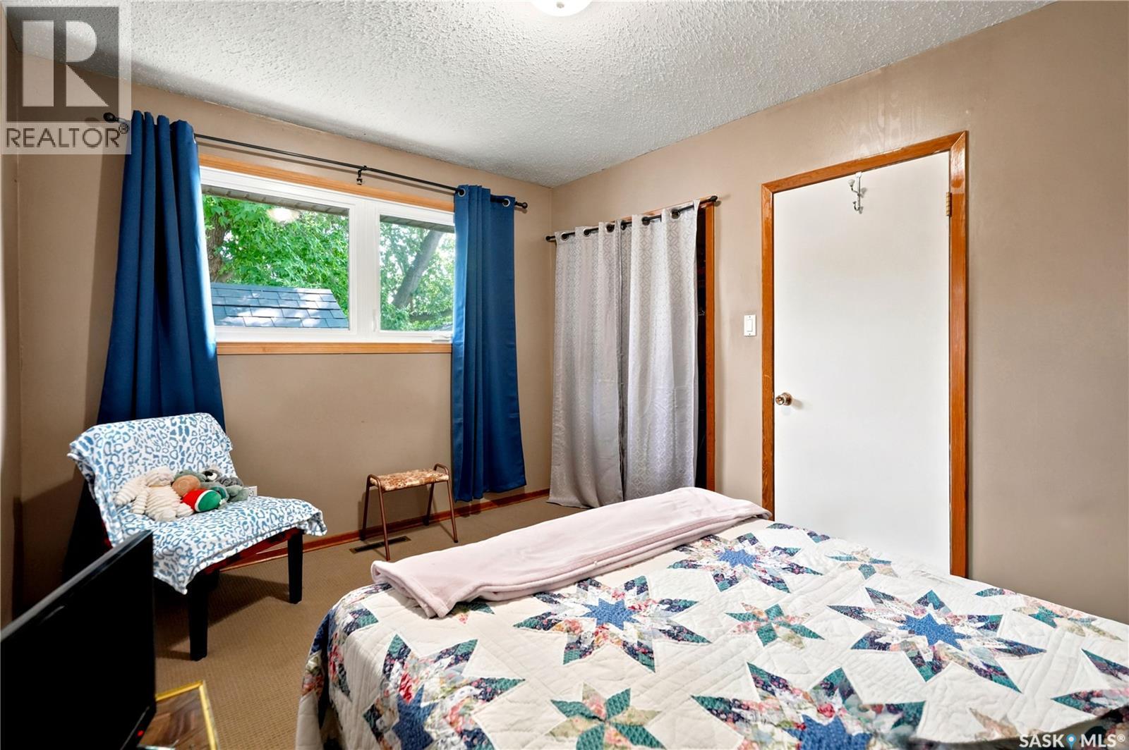 323 Toronto Street N, Regina, SK - Indoor Photo Showing Bedroom