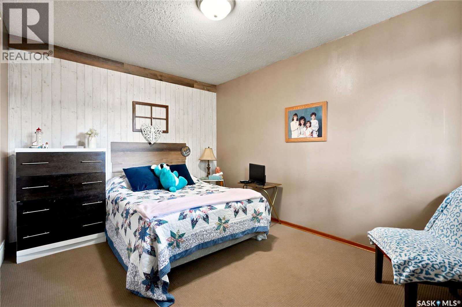 323 Toronto Street N, Regina, SK - Indoor Photo Showing Bedroom
