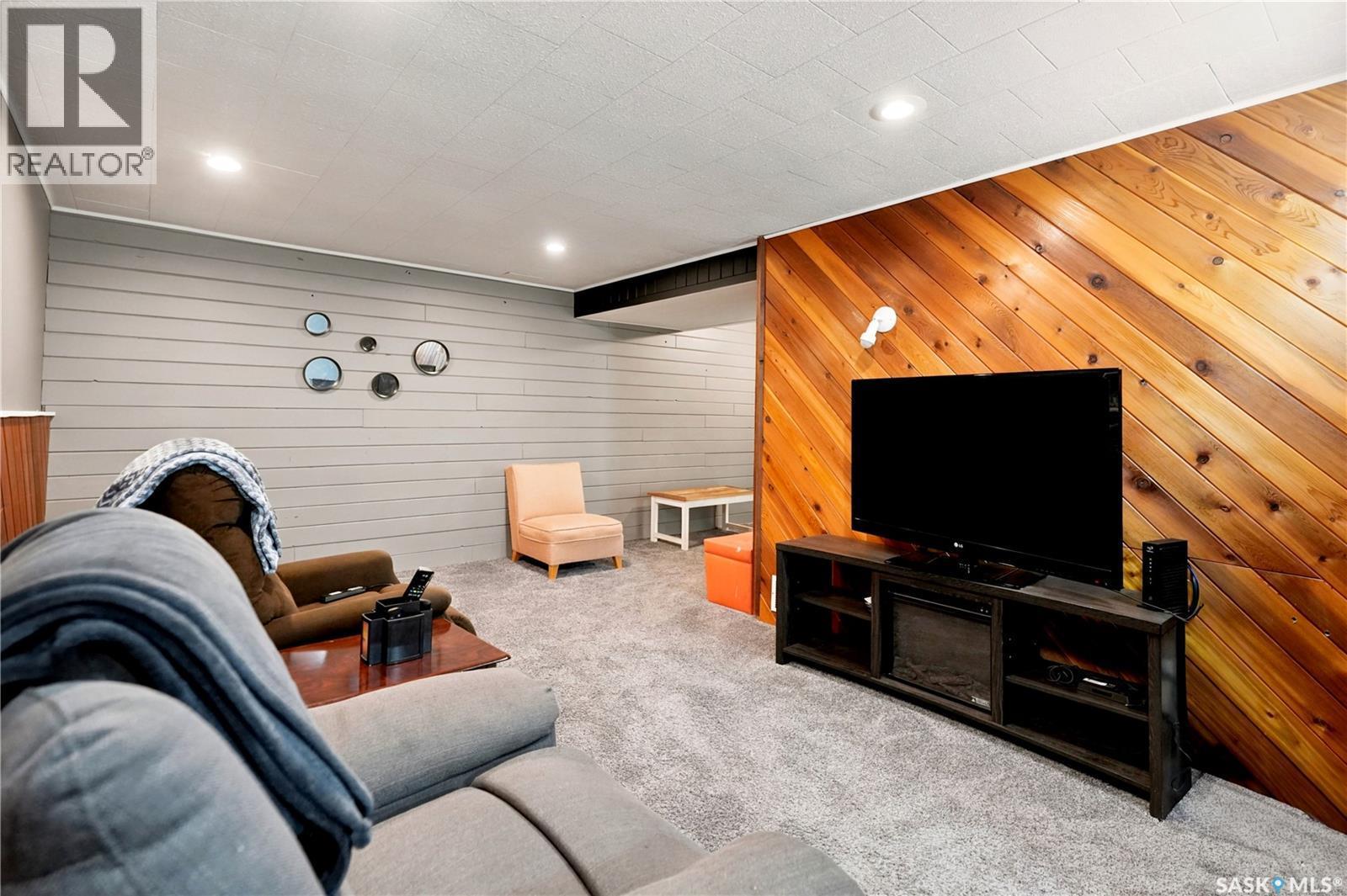 323 Toronto Street N, Regina, SK - Indoor