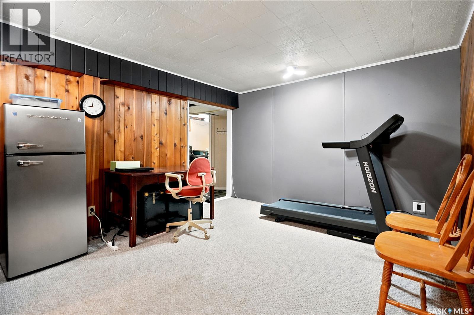 323 Toronto Street N, Regina, SK - Indoor Photo Showing Gym Room