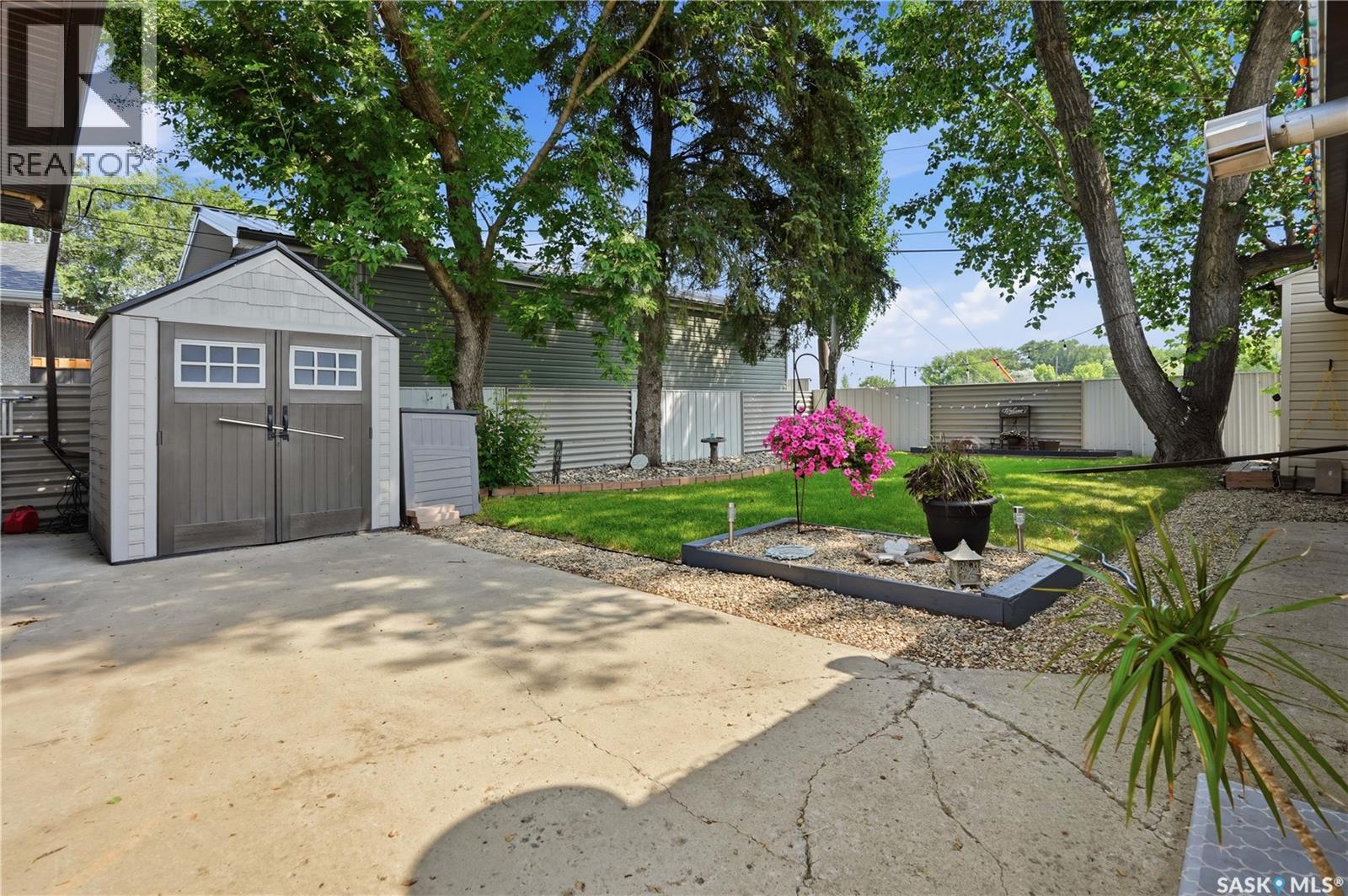 323 Toronto Street N, Regina, SK - Outdoor