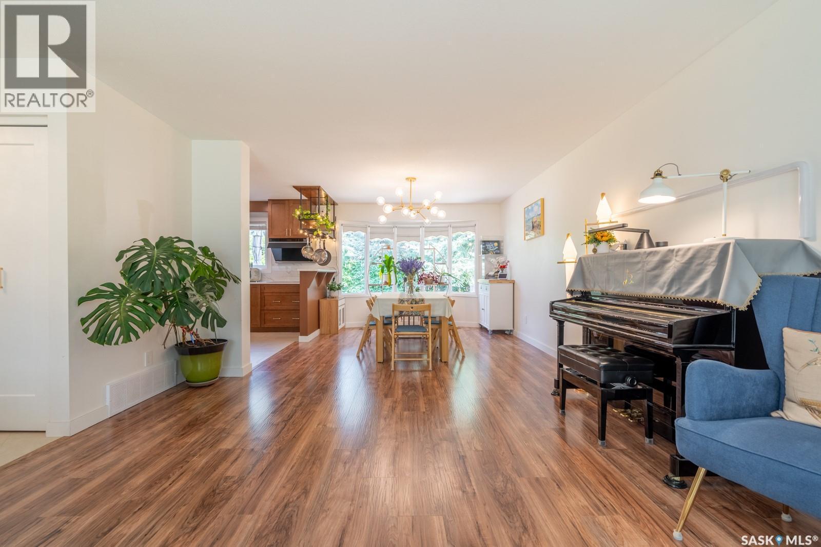 127 Rogers Road, Regina, SK - Indoor Photo Showing Living Room