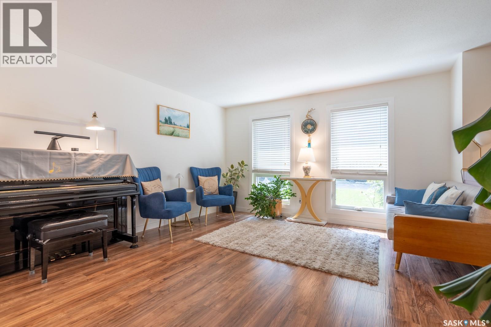 127 Rogers Road, Regina, SK - Indoor Photo Showing Living Room