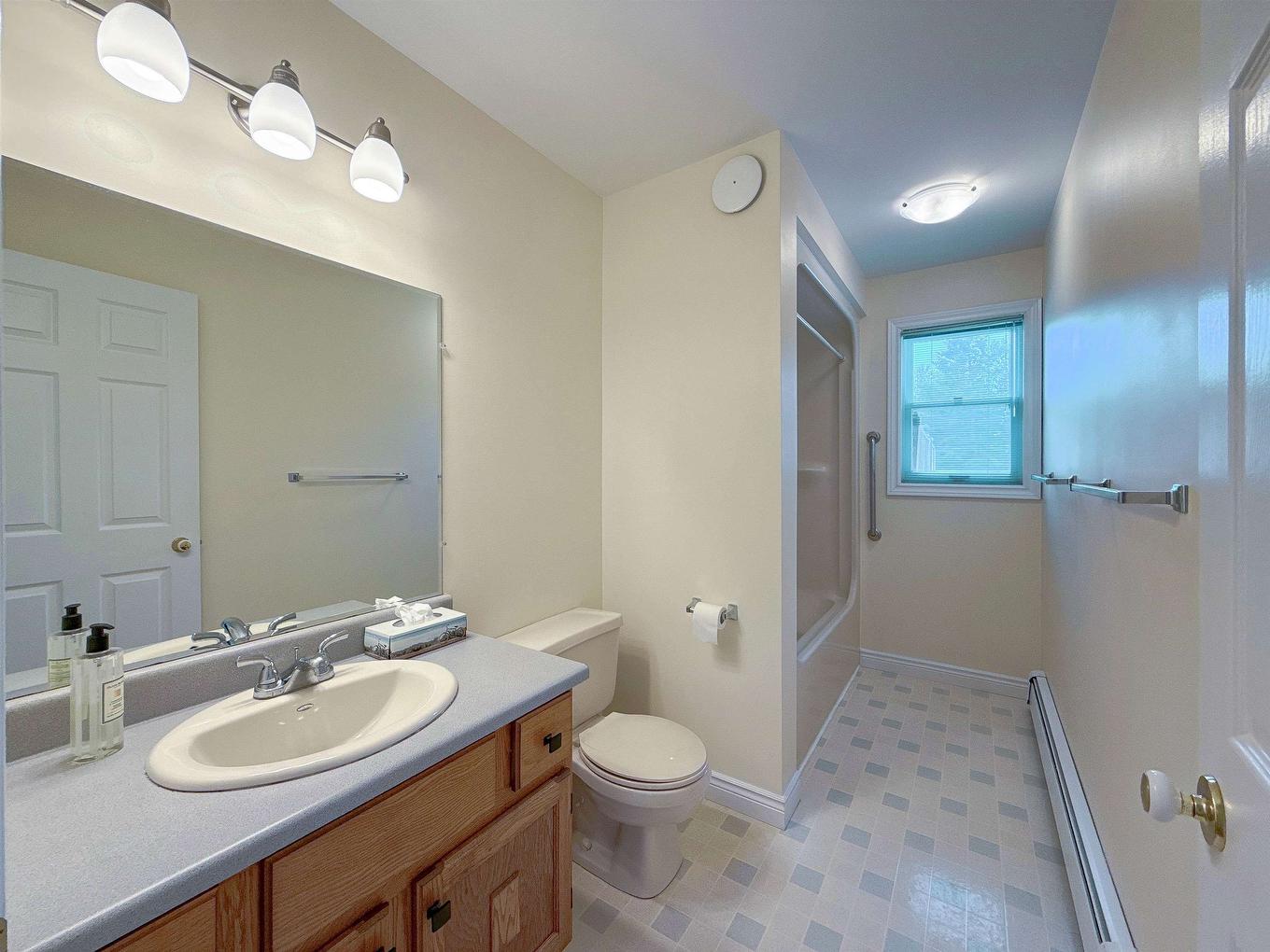 4 Abbey Drive, Charlottetown, PE - Indoor Photo Showing Bathroom