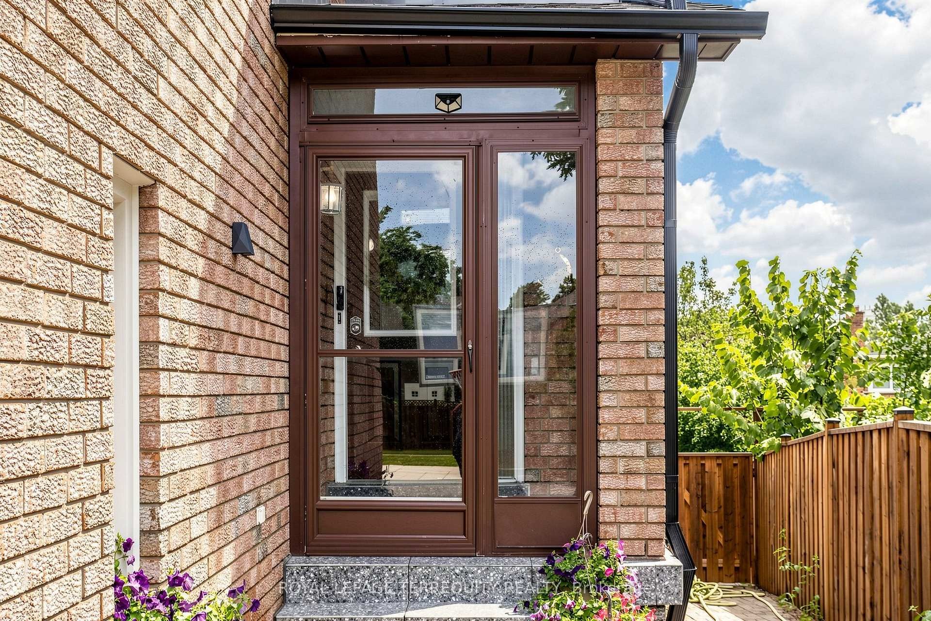 6663 Harlow Road, Mississauga, ON - Outdoor