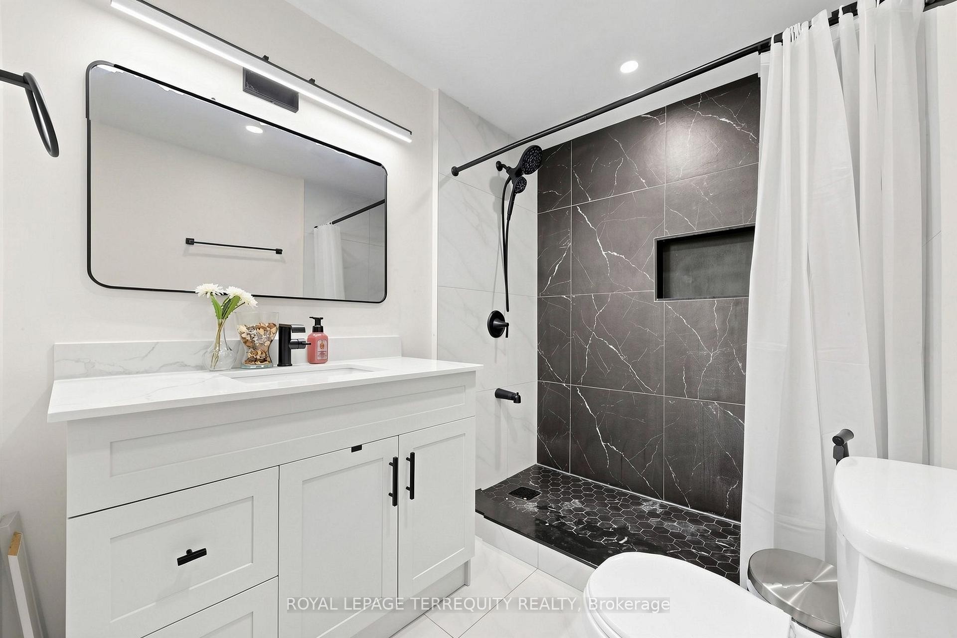 6663 Harlow Road, Mississauga, ON - Indoor Photo Showing Bathroom