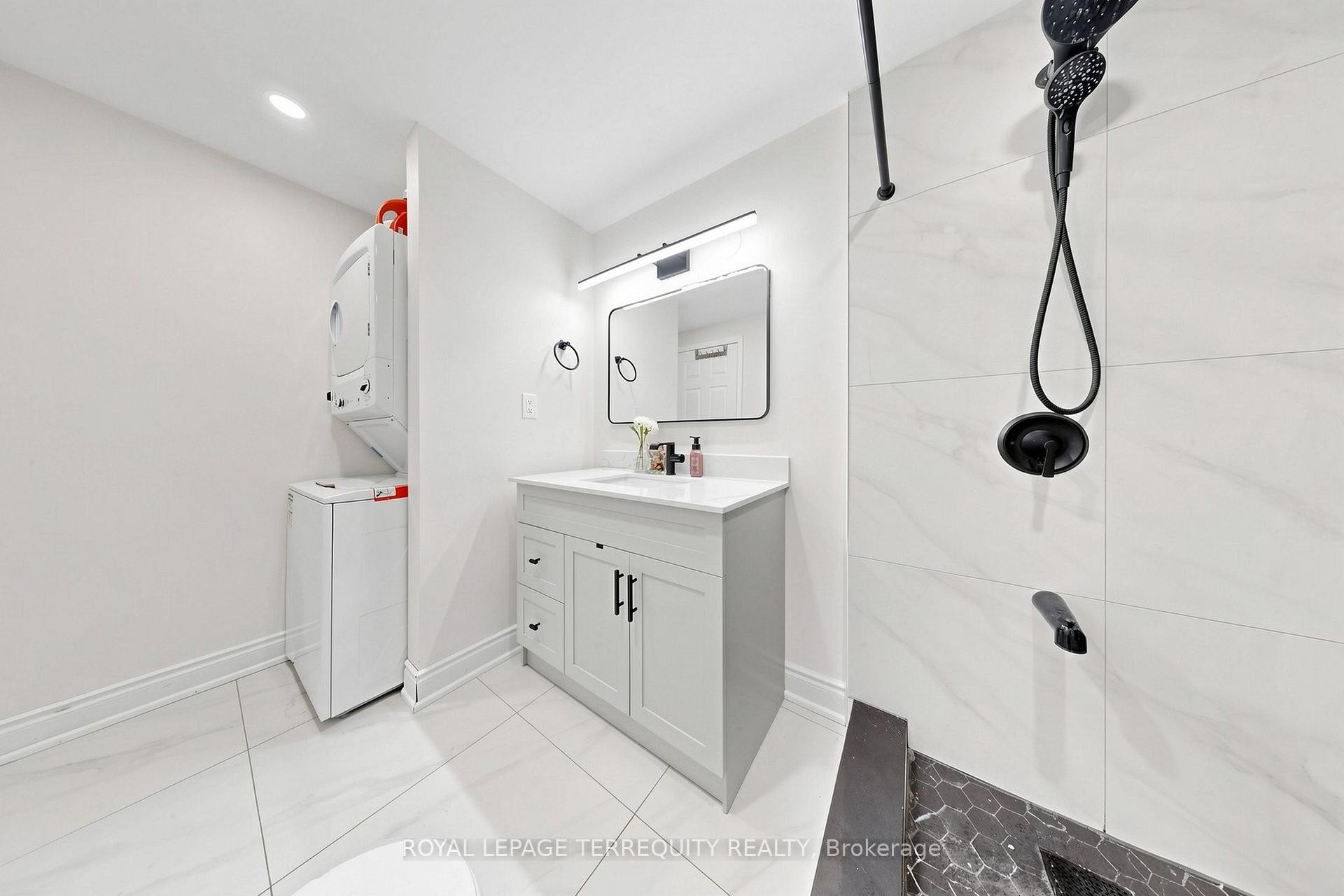 6663 Harlow Road, Mississauga, ON - Indoor Photo Showing Bathroom
