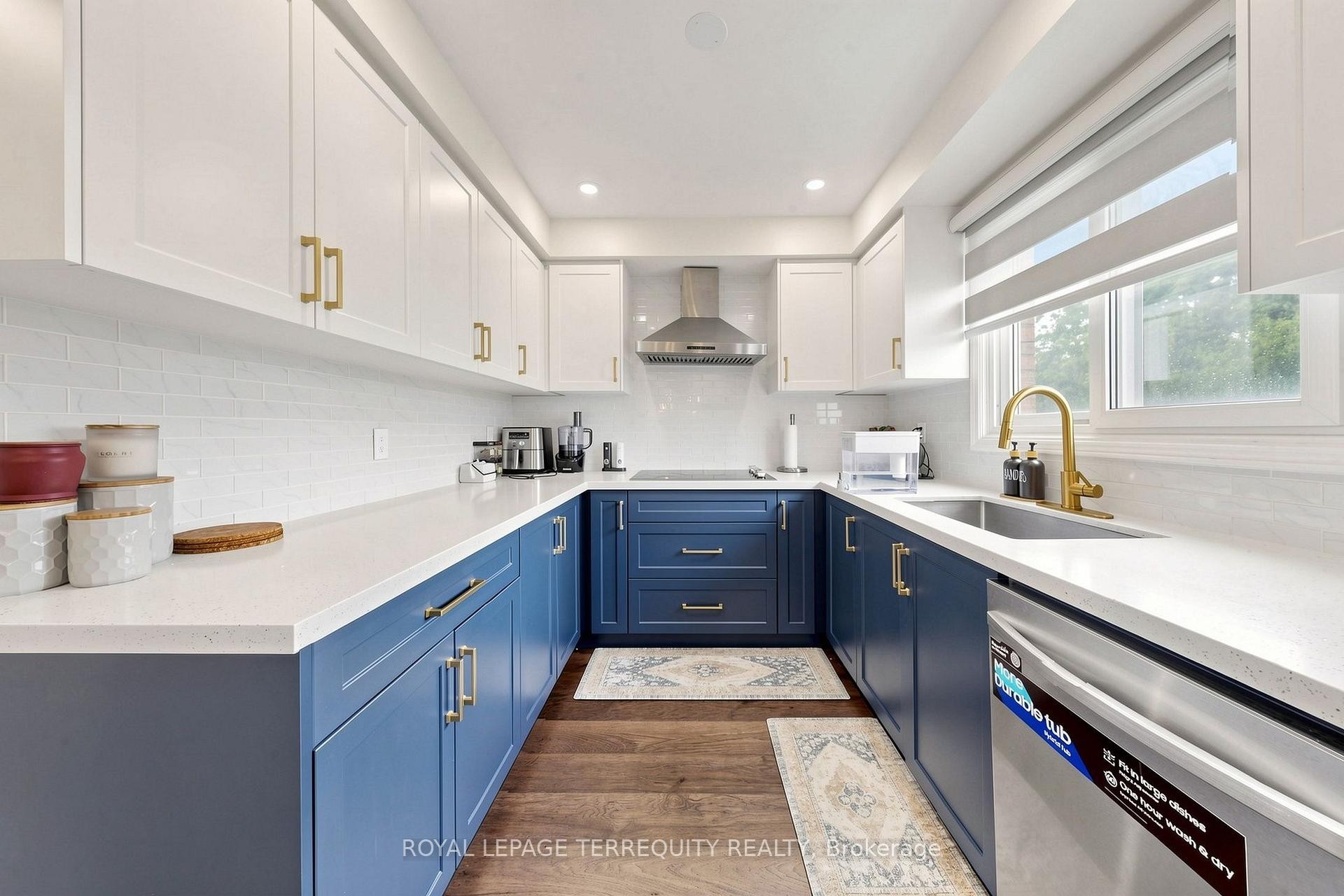 6663 Harlow Road, Mississauga, ON - Indoor Photo Showing Kitchen With Upgraded Kitchen