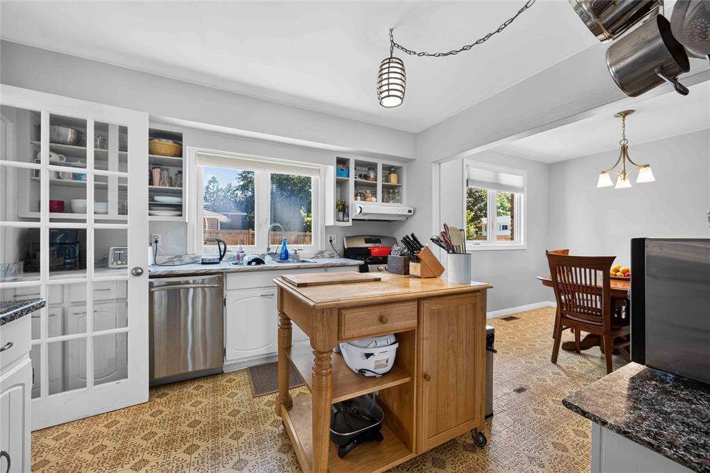 492 Parkdale Crescent, St Clair, ON