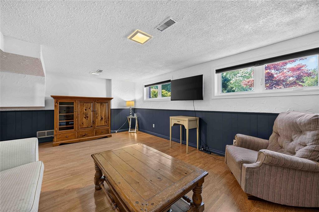 492 Parkdale Crescent, St Clair, ON