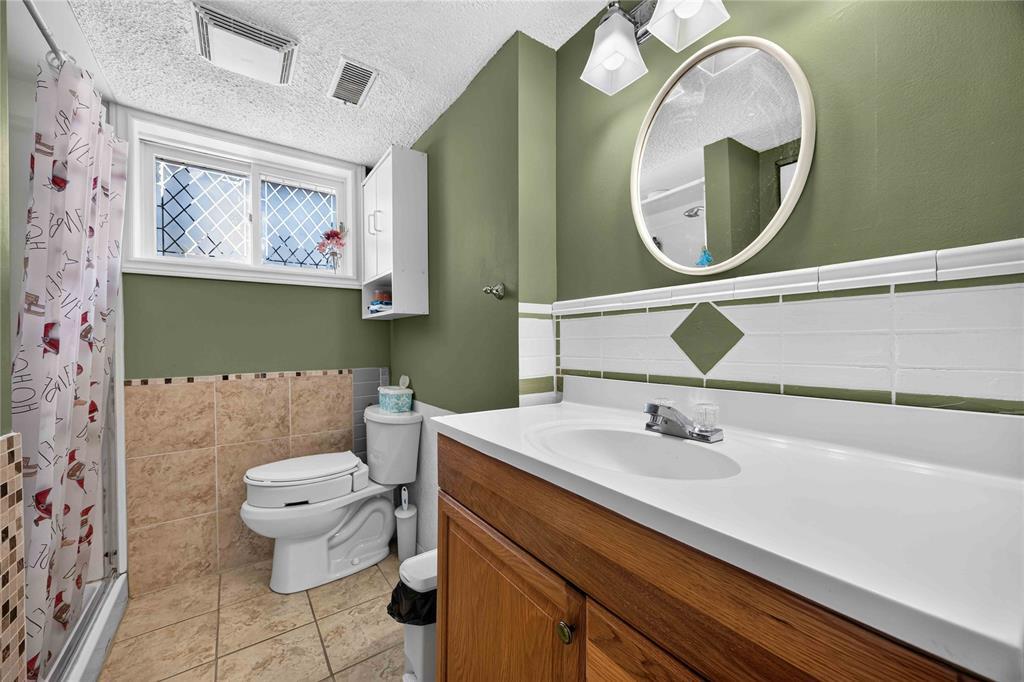 492 Parkdale Crescent, St Clair, ON