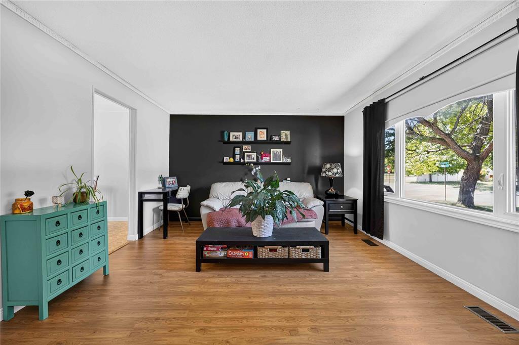 492 Parkdale Crescent, St Clair, ON