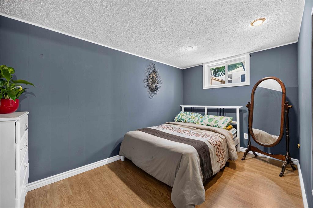 492 Parkdale Crescent, St Clair, ON