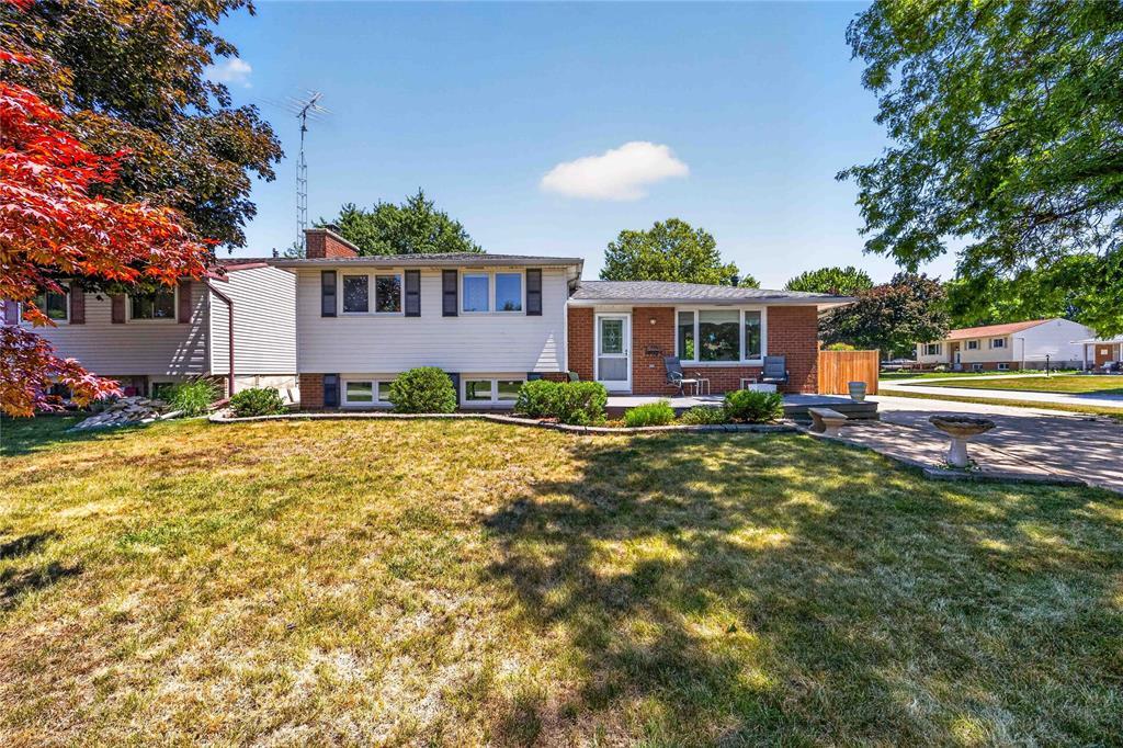492 Parkdale Crescent, St Clair, ON