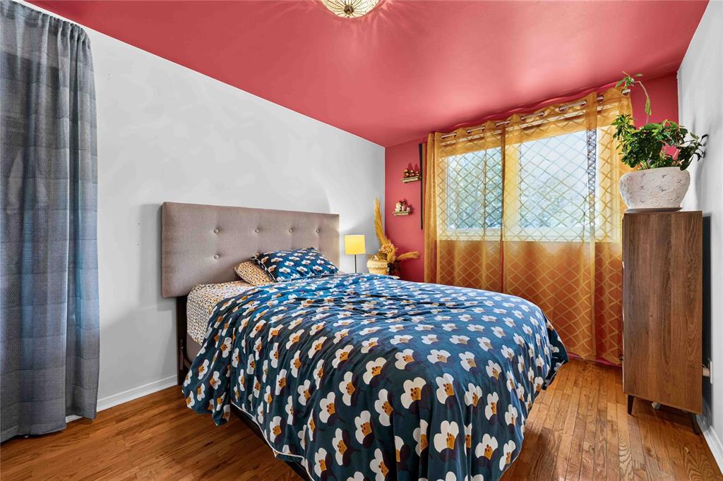492 Parkdale Crescent, St Clair, ON