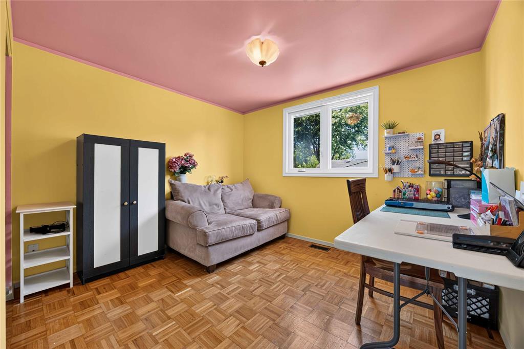 492 Parkdale Crescent, St Clair, ON