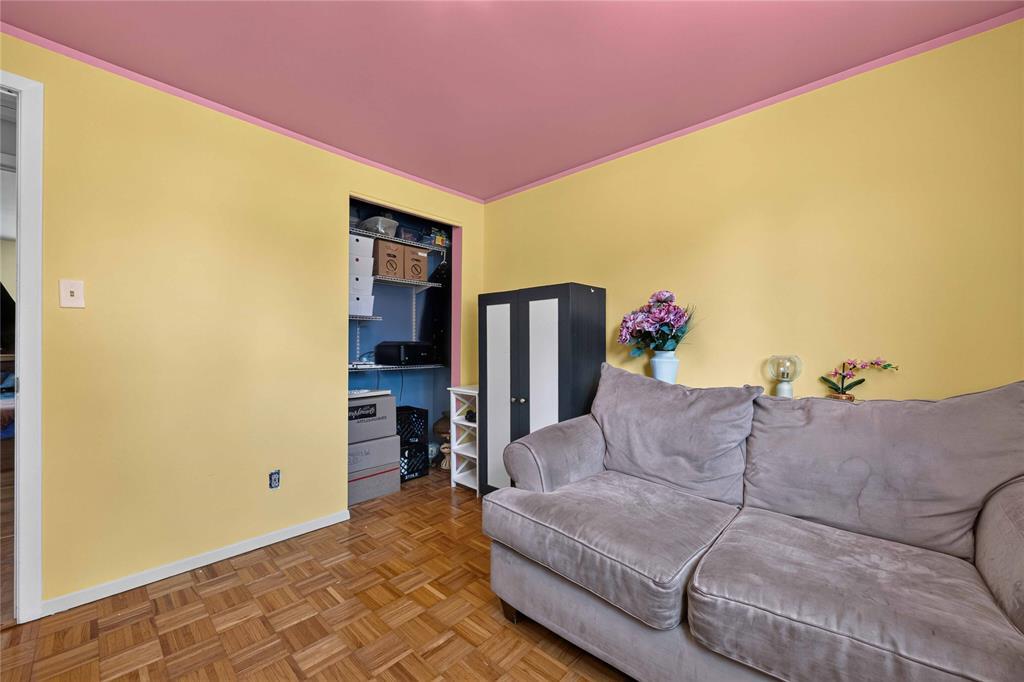492 Parkdale Crescent, St Clair, ON