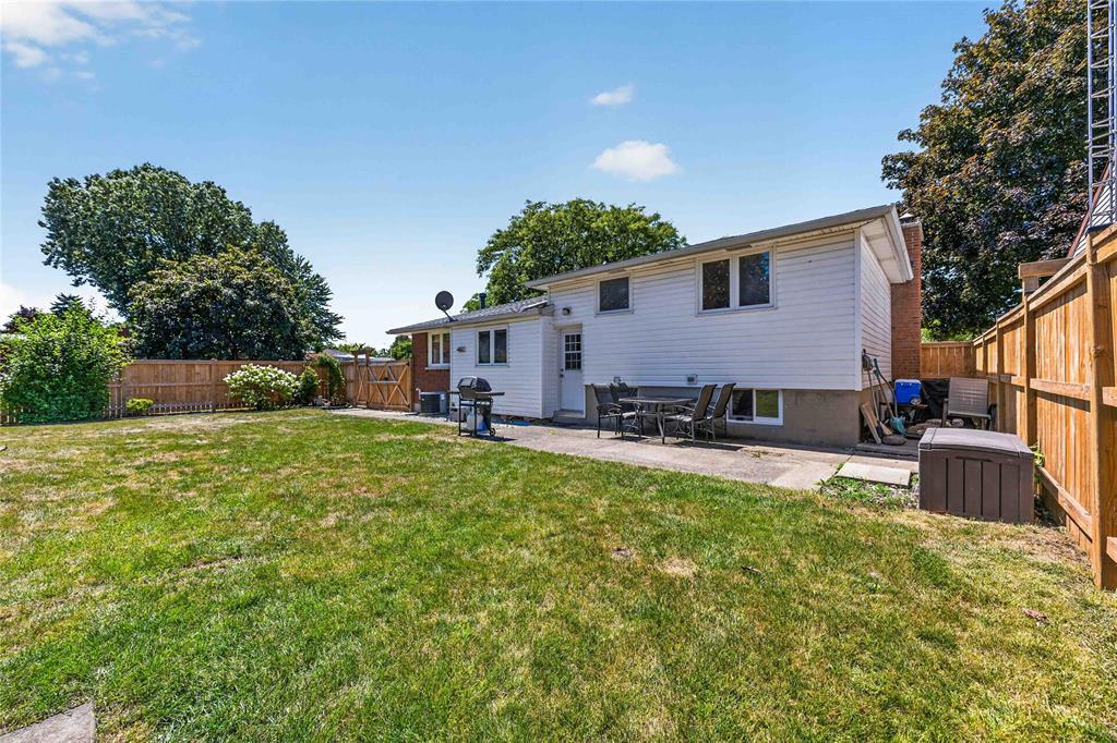 492 Parkdale Crescent, St Clair, ON