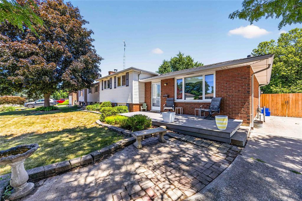 492 Parkdale Crescent, St Clair, ON