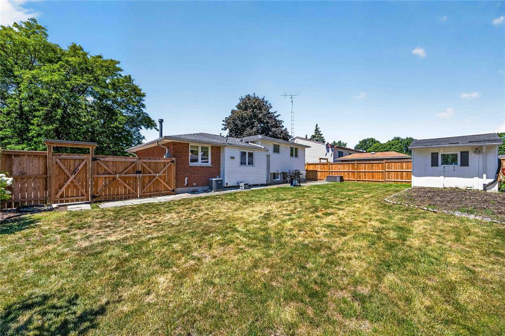 492 Parkdale Crescent, St Clair, ON