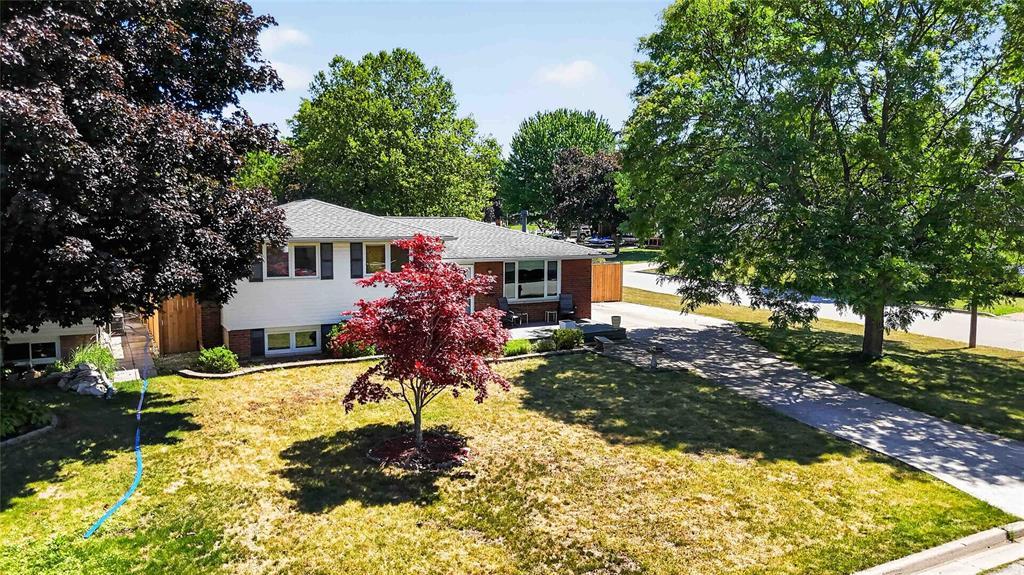 492 Parkdale Crescent, St Clair, ON