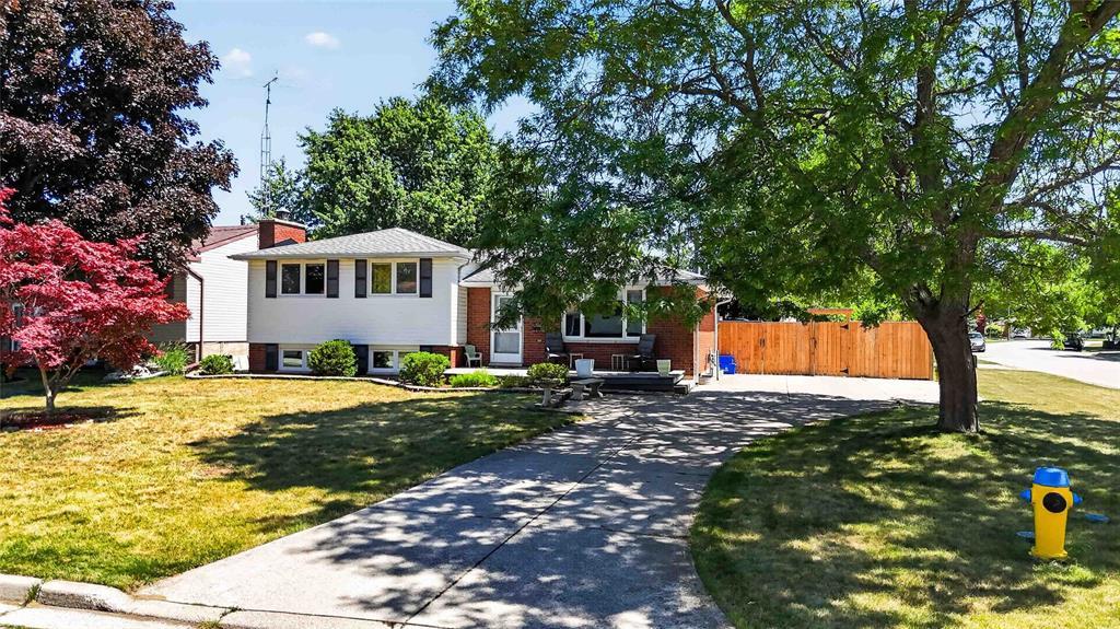 492 Parkdale Crescent, St Clair, ON