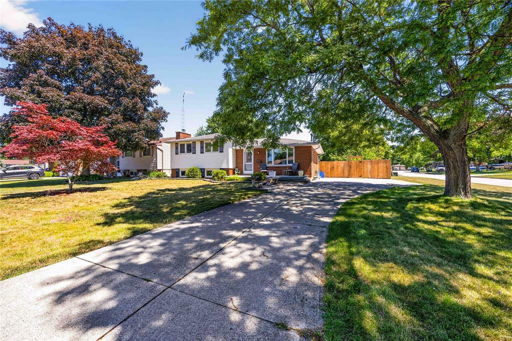 492 Parkdale Crescent, St Clair, ON