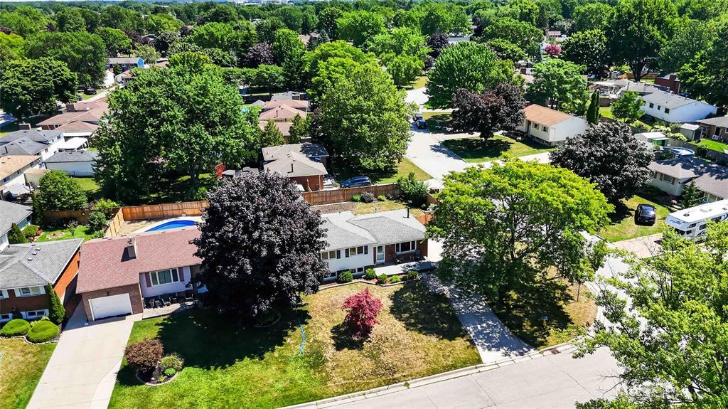 492 Parkdale Crescent, St Clair, ON