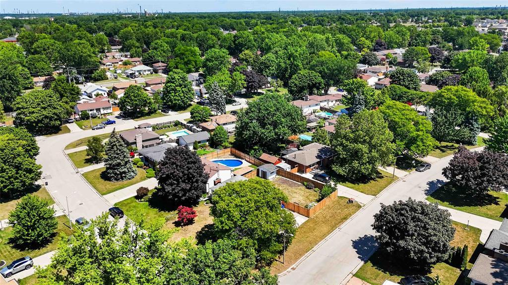 492 Parkdale Crescent, St Clair, ON