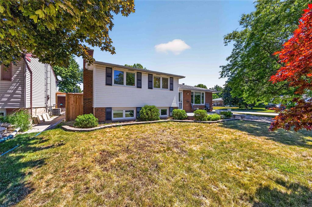 492 Parkdale Crescent, St Clair, ON