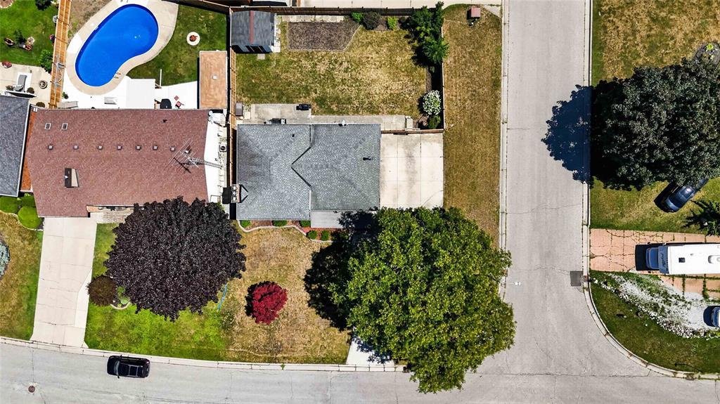 492 Parkdale Crescent, St Clair, ON