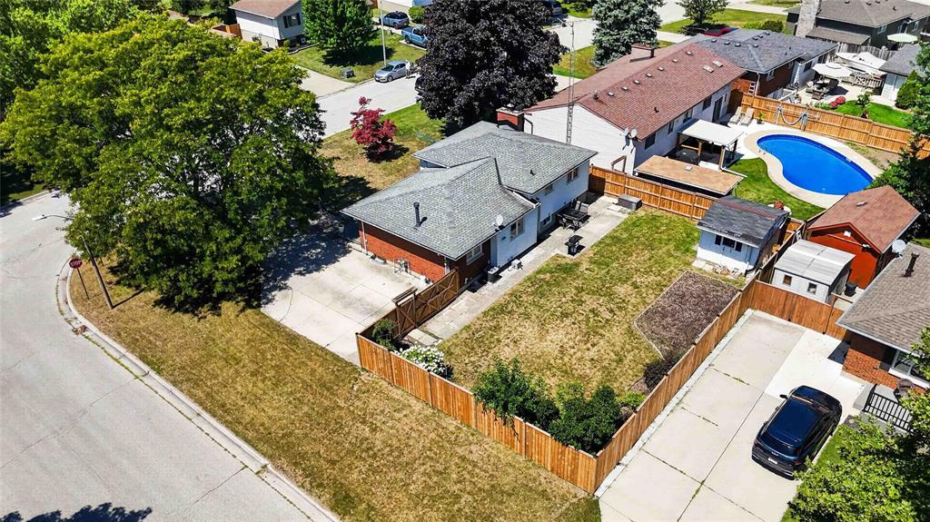 492 Parkdale Crescent, St Clair, ON