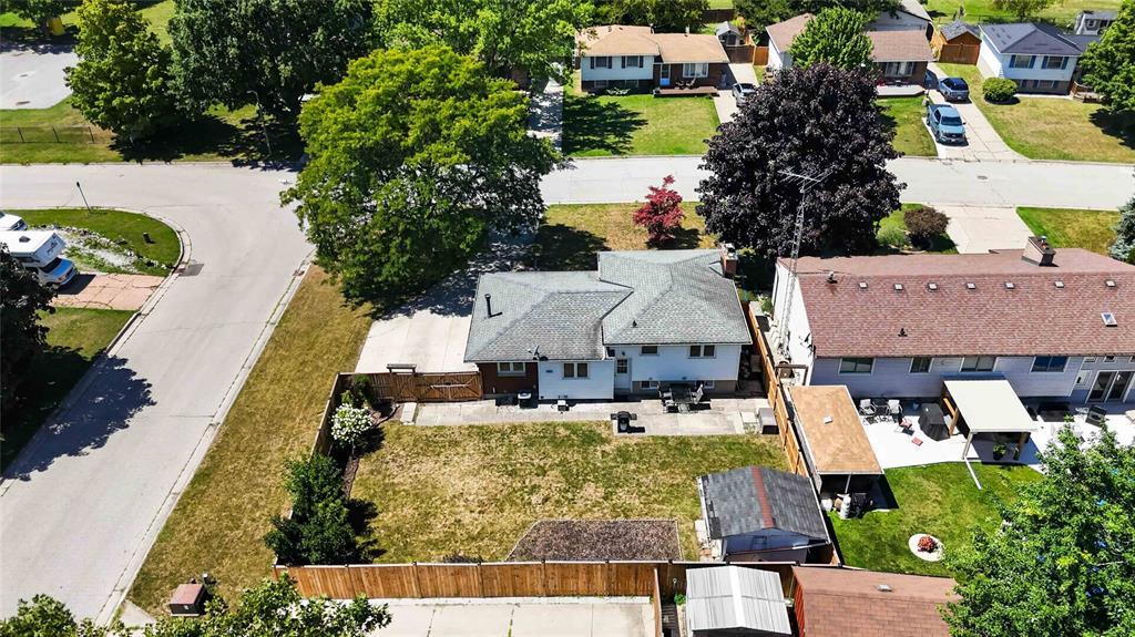 492 Parkdale Crescent, St Clair, ON