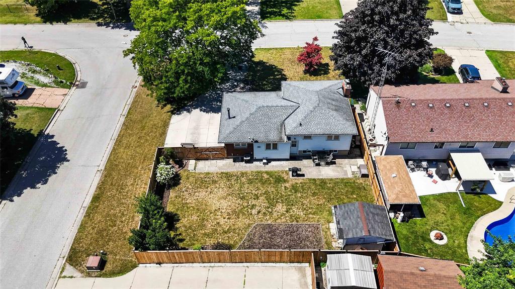 492 Parkdale Crescent, St Clair, ON