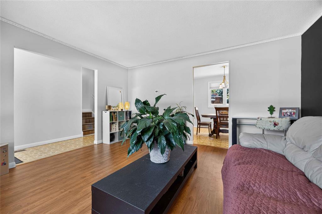 492 Parkdale Crescent, St Clair, ON