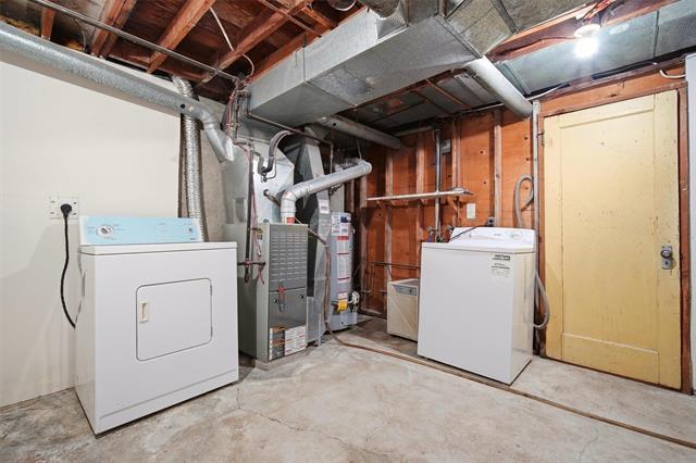 1035 Scotland Ave, Winnipeg, MB - Indoor Photo Showing Laundry Room